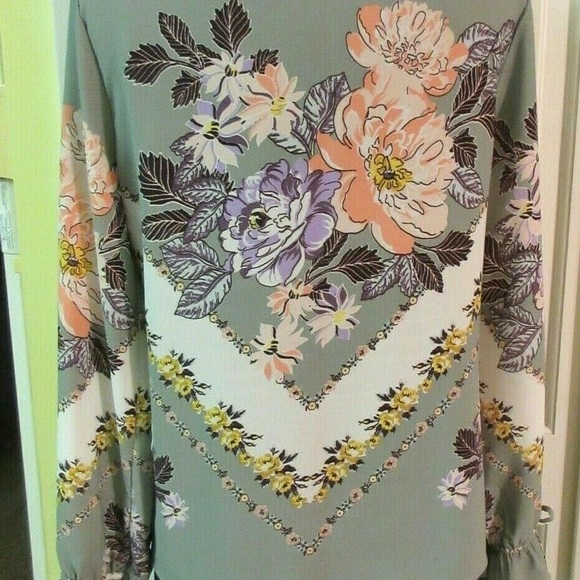 Maurices floral top / blouse floral sz Medium - Picture 3 of 6